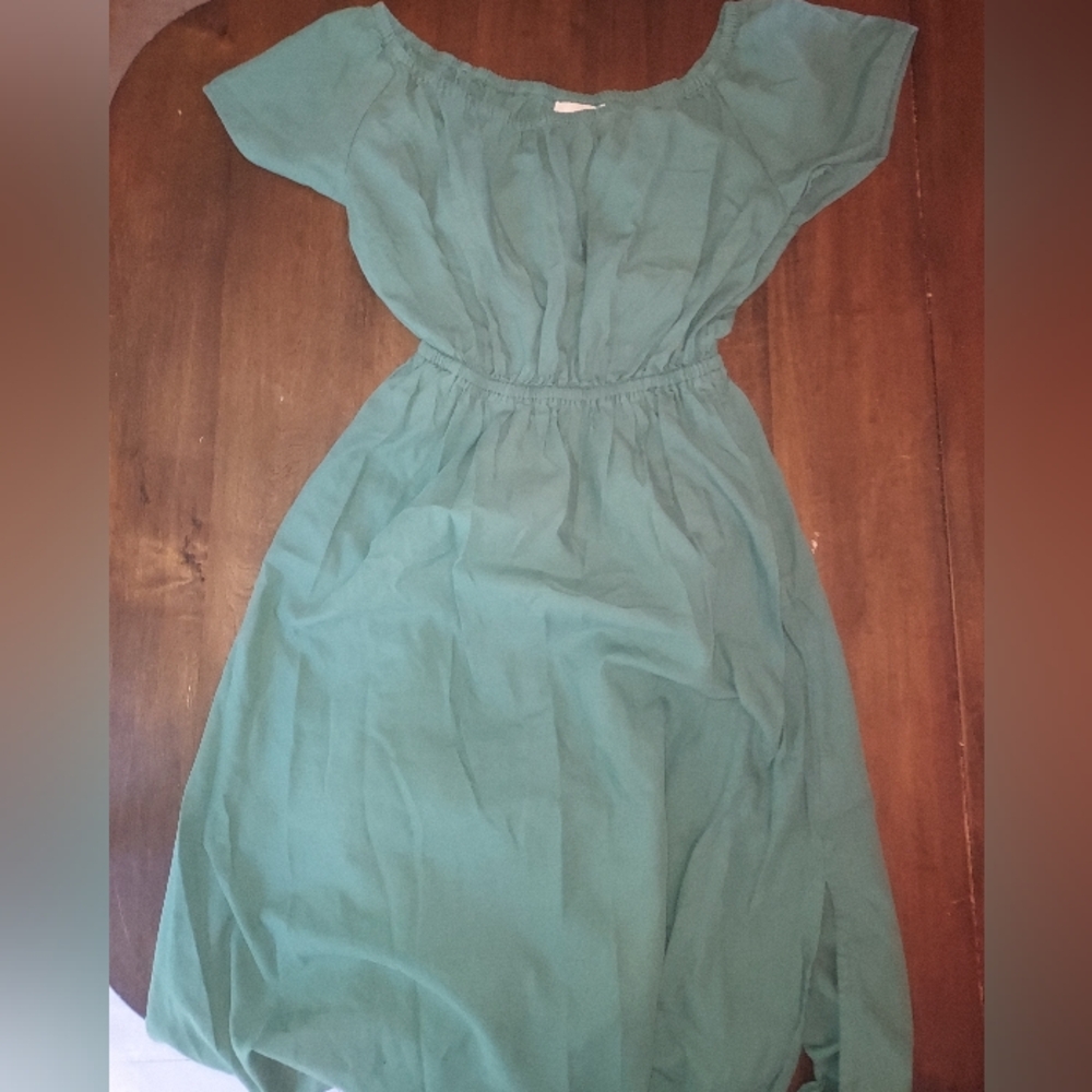 Universal Threads Small Green Maxi With Peekaboo Back And Pockets